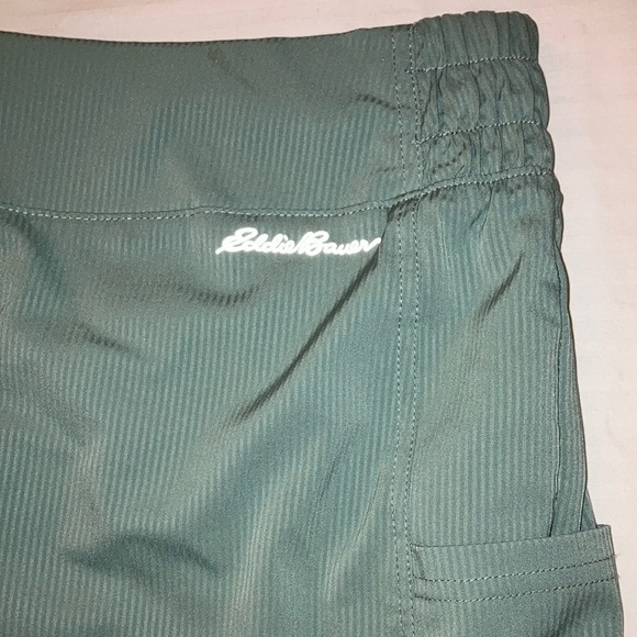 Eddie Bauer large women’s light Green Skirt with zip Pocket and cargo pockets - Picture 2 of 12